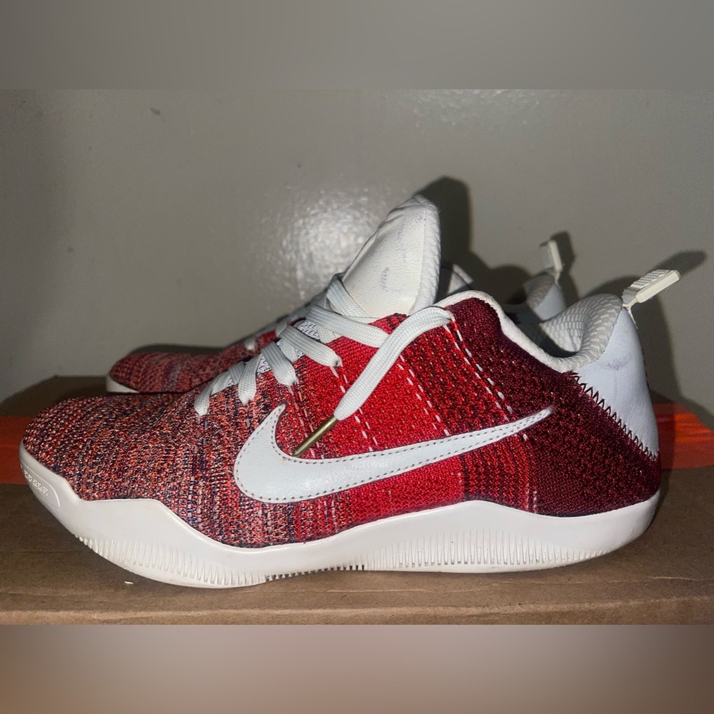 NIKE KOBE 8’s Red and white SIZE 91/2